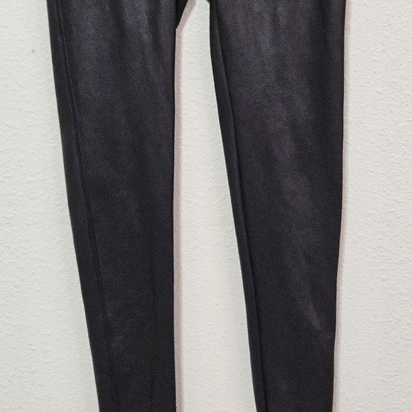 Spanx faux leather like leggings size medium - Picture 3 of 16